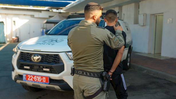 רוכב האופנוע השתולל על הכביש והסתבך עם המשטרה: כך נעצר