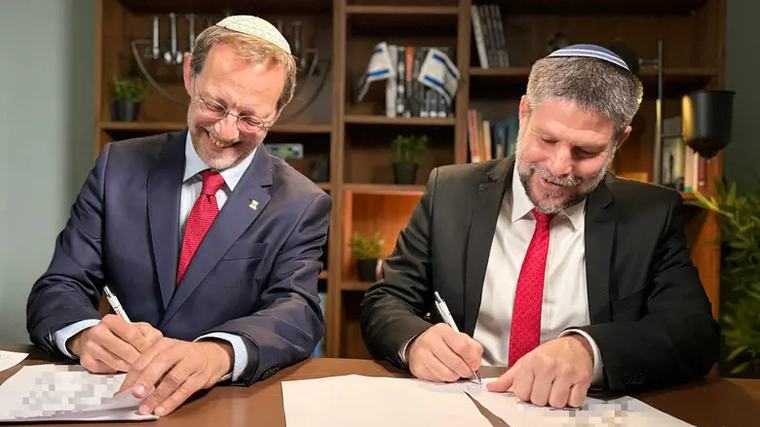 סמוטריץ' עם 7 מנדטים; וינטר לא עובר יומיים אחרי איחוד הציונות הדתית וזהות: הרשימה בראשות סמוטריץ' מקבלת 7 מנדטים, בעוד עמך ישראל של עופר וינטר יורדת ל-2.7%. ערוץ 7 אתמול