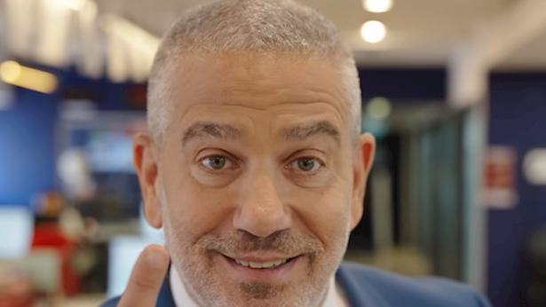 ינון מגל לא ראה את זה בא: בשידור חי
