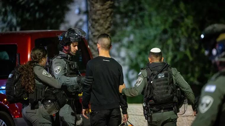 ניסיון פיגוע בירושלים: מחבל ניסה לדקור לוחמים בשער שכם ונוטרל ערוץ 7 6:22