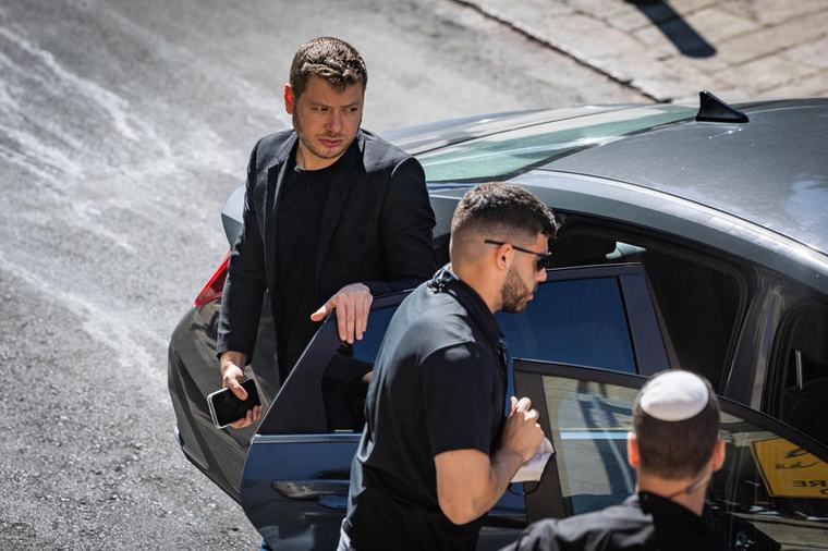 דיווח: חוליה איראנית עקבה אחר יאיר נתניהו במיאמי, והוא הוחזר בדחיפות לישראל