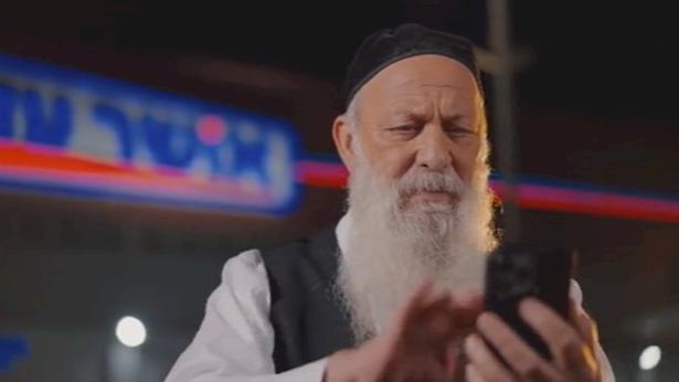 אושר עד שוברת את השוק: שולי רנד מככב בקמפיין עם שיחה מפתיעה