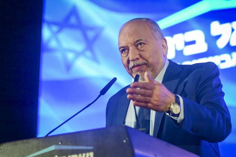 ליברמן הציג את רשימתו לכנסת וזכה לתשואות: "ראש המשלה הבא"